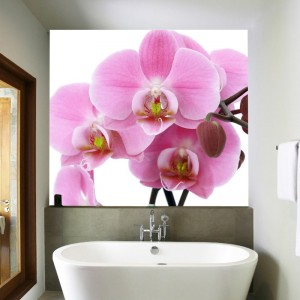 Obraz przedstawia kwiat orchidei, który symbolizuję czystość i skromność. 